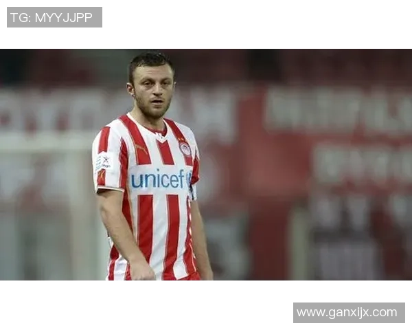 足球明星阿里斯精彩瞬间图片集锦展现其辉煌职业生涯与球场魅力 足球明星阿里斯精彩瞬间图片集锦展现其辉煌职业生涯与球场魅力