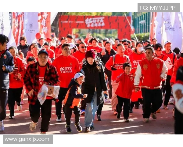 足球明星齐聚上海激情踢球引发球迷热潮盛况空前 足球明星齐聚上海激情踢球引发球迷热潮盛况空前